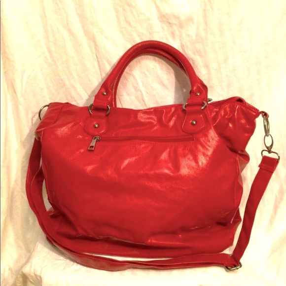 RED VEGAN LEATHER TOTE BAG - Picture 2 of 9